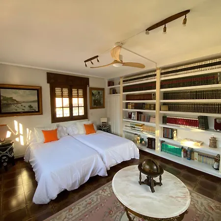 Casa Del Pintor Antonio Mesa Момбельтран